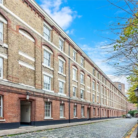 Traditional Victorian 2 Bed In Cobbled Street + Mod Cons - Full * London