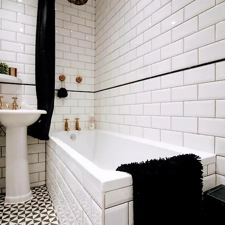 Apartment Traditional Victorian 2 Bed In Cobbled Street + Mod Cons - Full London