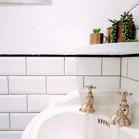 Apartment Traditional Victorian 2 Bed In Cobbled Street + Mod Cons - Full London