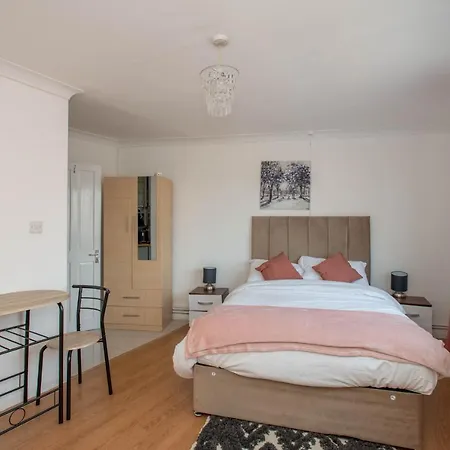 Motell Modern In Bromley, Greater London Near Tesco And Sundridge Park Station *