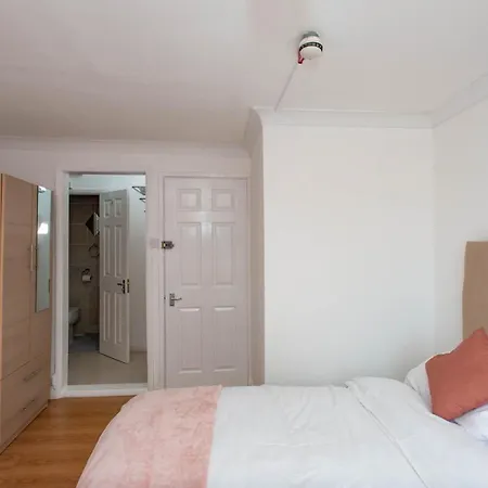 Modern In Bromley, Greater London Near Tesco And Sundridge Park Station *