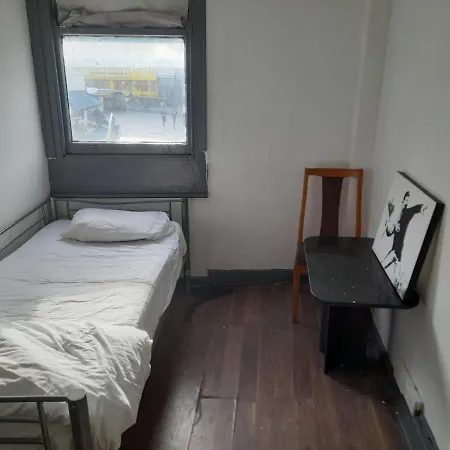 Woolwich Backpackers New