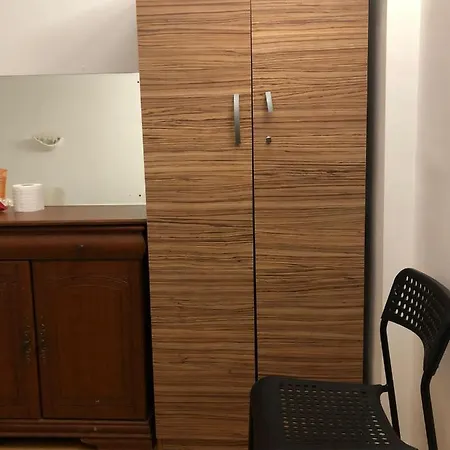 Hostel Private In 3 Bedroom Flat!! *