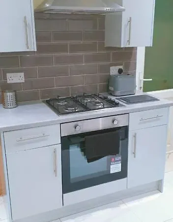 Stunning 2-bedroom With Indoor Fireplace. Apartment