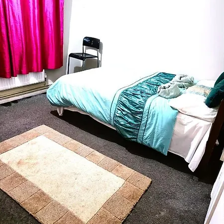 לינה וארוחת בוקר London's Bed & Breakfast *