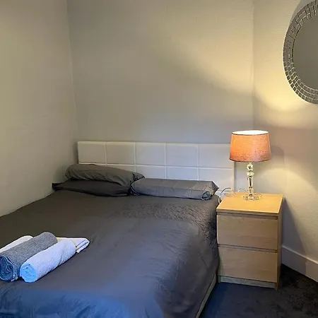 Complete One Bedroom Flat In Chiswick London, Fully Furnished * Londres