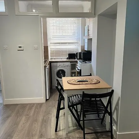 Complete One Bedroom Flat In Chiswick London, Fully Furnished London