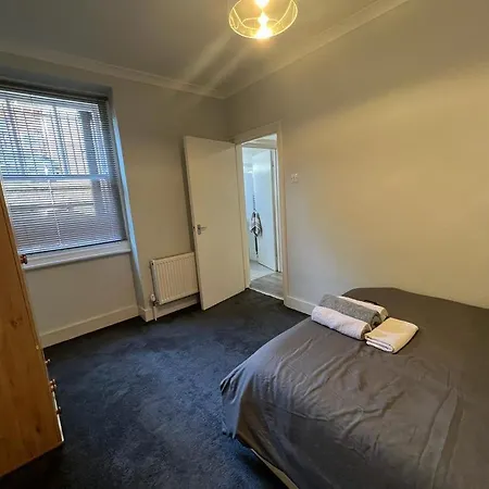 Apartment Complete One Bedroom Flat In Chiswick London, Fully Furnished London