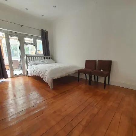 Private Room- Direct Travel Central/ Heathrow *
