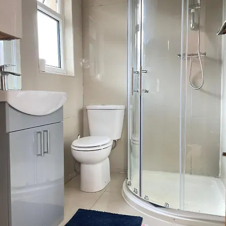 Private Room- Direct Travel Central/ Heathrow London