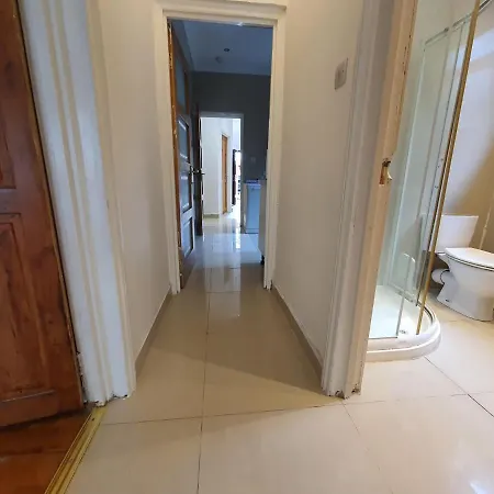 Private Room- Direct Travel Central/ Heathrow Guest house *