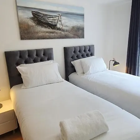 Garland Modern Apartment