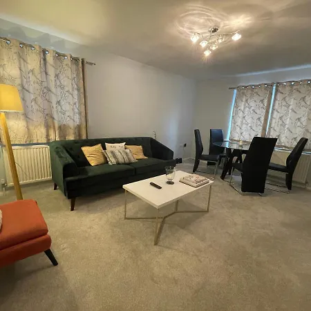 2 Bedroom Near Southfields London