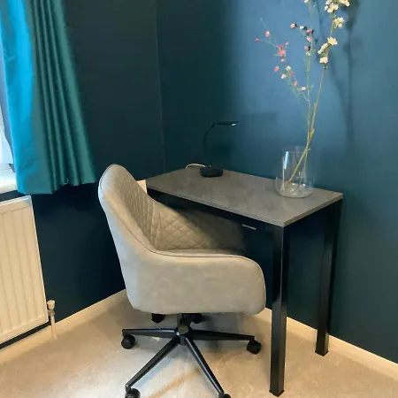 Apartment 2 Bedroom Near Southfields London