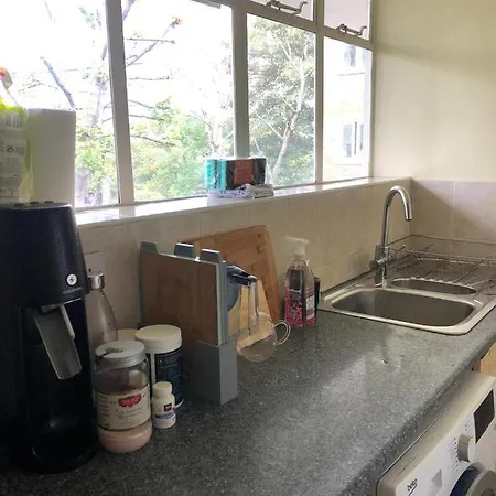 Charming 1-bed Vibrant Location