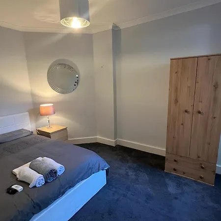 Apartment Complete One Bedroom Flat In Chiswick London, Fully Furnished London