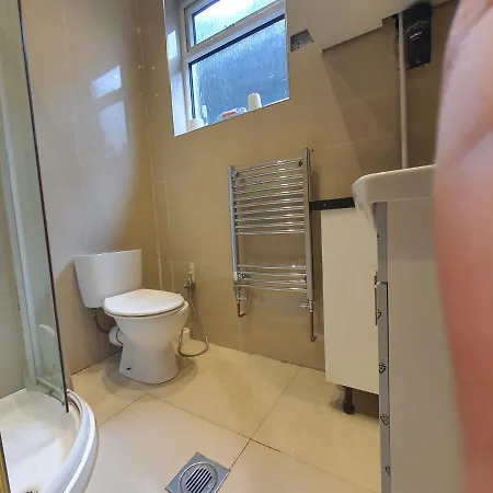 Private Room- Direct Travel Central/ Heathrow