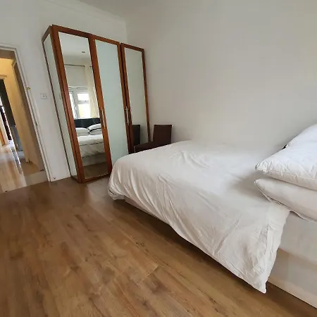 Pensión Private Room- Direct Travel Central/ Heathrow *