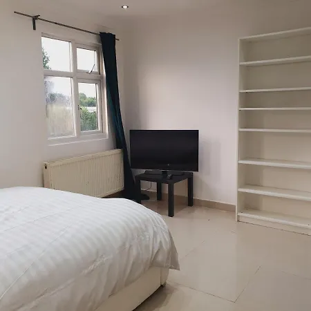 Private Room- Direct Travel Central/ Heathrow London