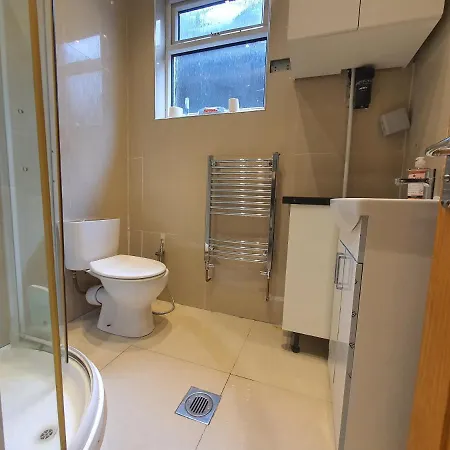 Guest house Private Room- Direct Travel Central/ Heathrow
