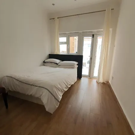 Private Room- Direct Travel Central/ Heathrow London