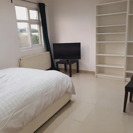 Private Room- Direct Travel Central/ Heathrow * London