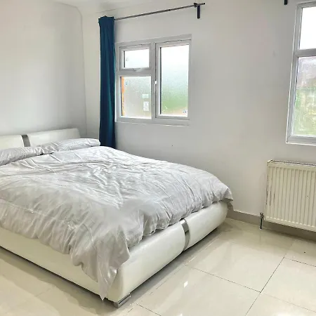 Guest house Private Room- Direct Travel Central/ Heathrow