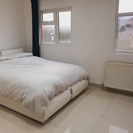 Private Room- Direct Travel Central/ Heathrow *