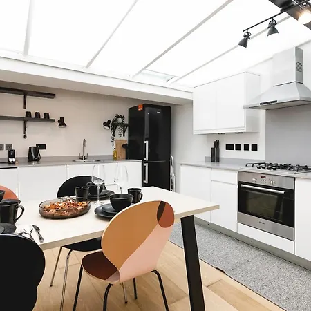 Apartment Penthousestays Chelsea - Luxury 2 Bedroom W/king Bed - Near King's Road London