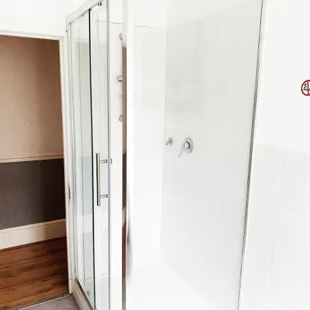 Newly Refurbished 2 Bedroom Flat - Long Avl * Norbury (Greater London)