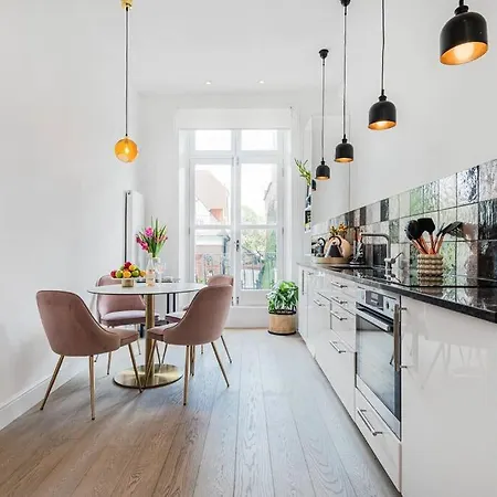 Lady On The Lane- 2 Bed Primrose Hill