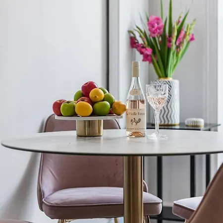 Lady On The Lane- 2 Bed Primrose Hill Apartment