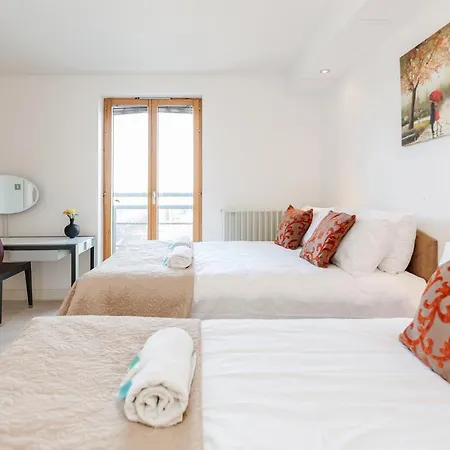 Premium Excel 3 & 2 Bedrooms * Londýn