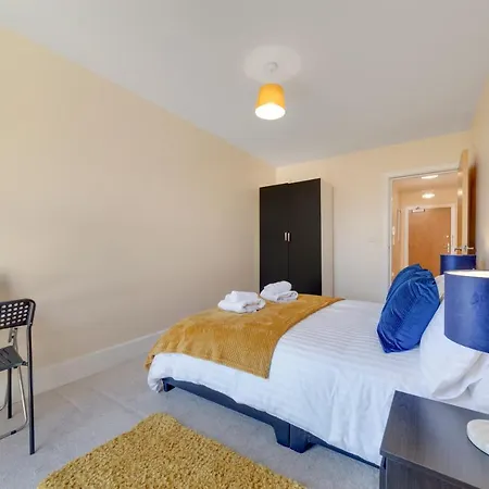 Flourish - Mulberry House - Tottenham Apartment *