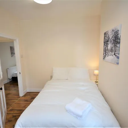 Cheerful 3 Bedroom In Greater Hébergement de vacances Londres