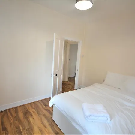 Cheerful 3 Bedroom In Greater Hébergement de vacances