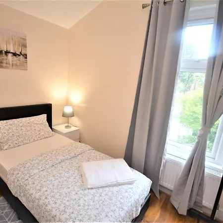 Hébergement de vacances Cheerful 3 Bedroom In Greater