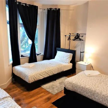 Cheerful 3 Bedroom In Greater Hébergement de vacances *