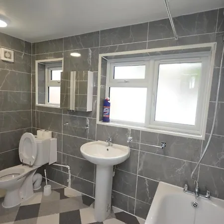 Cheerful 3 Bedroom In Greater Hébergement de vacances