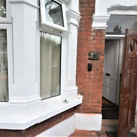 Cheerful 3 Bedroom In Greater