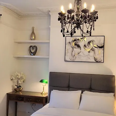 Apartment 2 Bed Luxury Service In The Heart Of Chiswick Town, W4 Zone 2