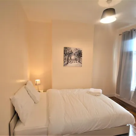 Holiday home Cheerful 3 Bedroom In Greater London