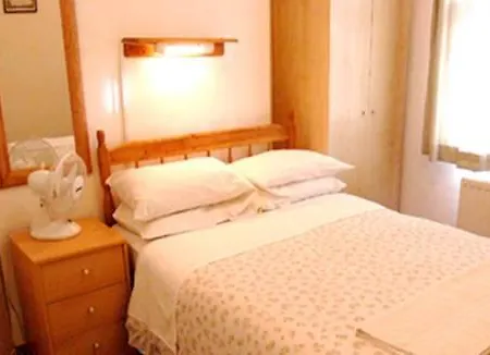 St. George's 2* كنغستون أبون تامْسْ
