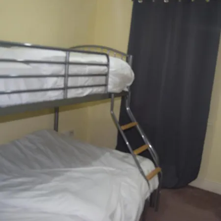 Apartment 2 Bedrooms & 2 Bathrooms With An Ensuite