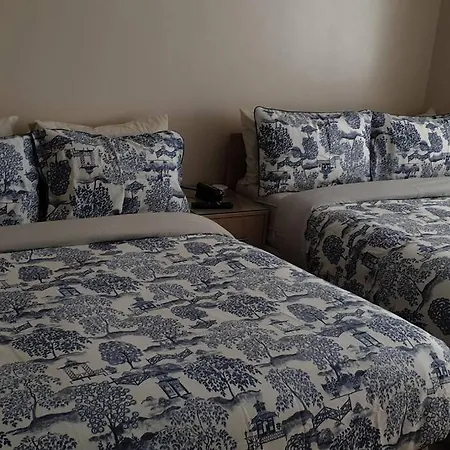 London Luxury 3 Bed 1 Minute Walk From Redbridge Stn Free Parking Apartment