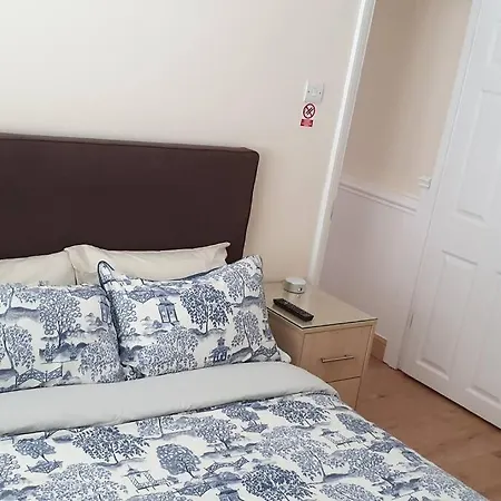 London Luxury 3 Bed 1 Minute Walk From Redbridge Stn Free Parking Wanstead