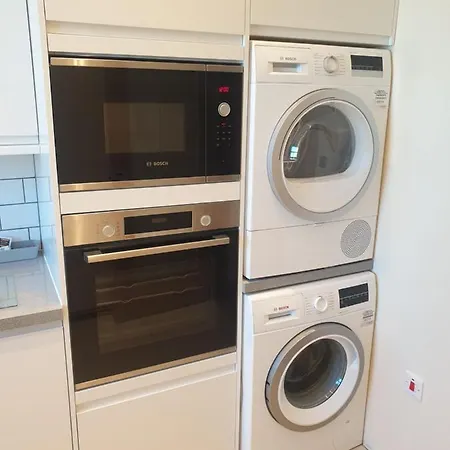 Luxury Spacious 2 Bedroom 4 Mins From Ilford Stn. Free Parking Apartment London