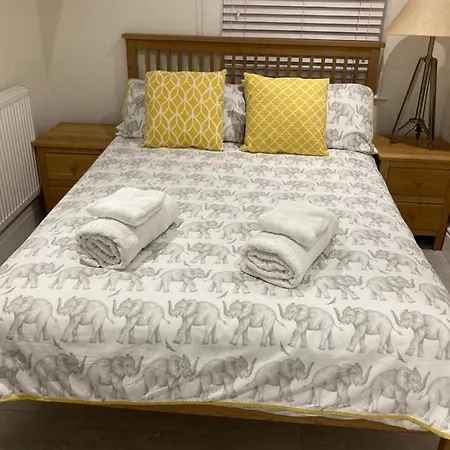 Apartment 2 Bed From London