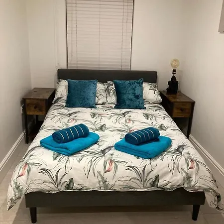 Apartment 2 Bed From London