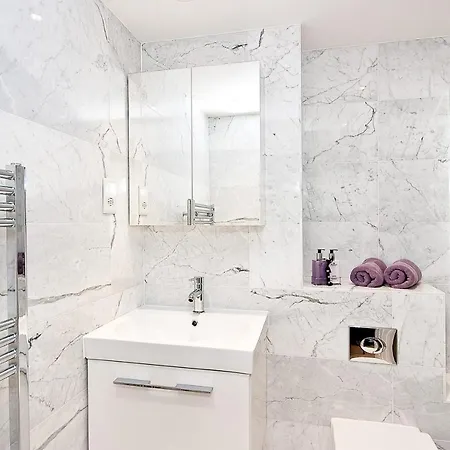 Stunning 2-bedroom-hosted By Sweetstay * London